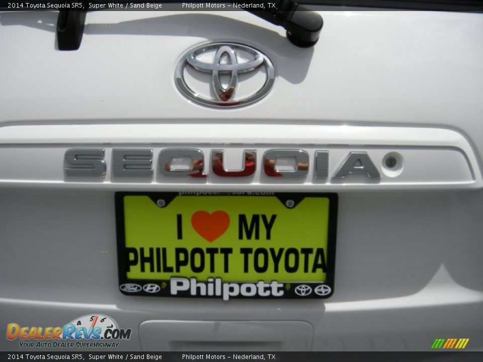 2014 Toyota Sequoia SR5 Super White / Sand Beige Photo #16