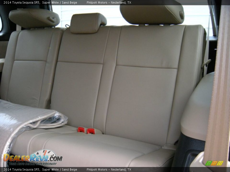 2014 Toyota Sequoia SR5 Super White / Sand Beige Photo #25