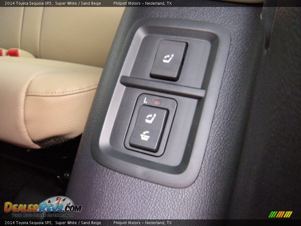 2014 Toyota Sequoia SR5 Super White / Sand Beige Photo #26