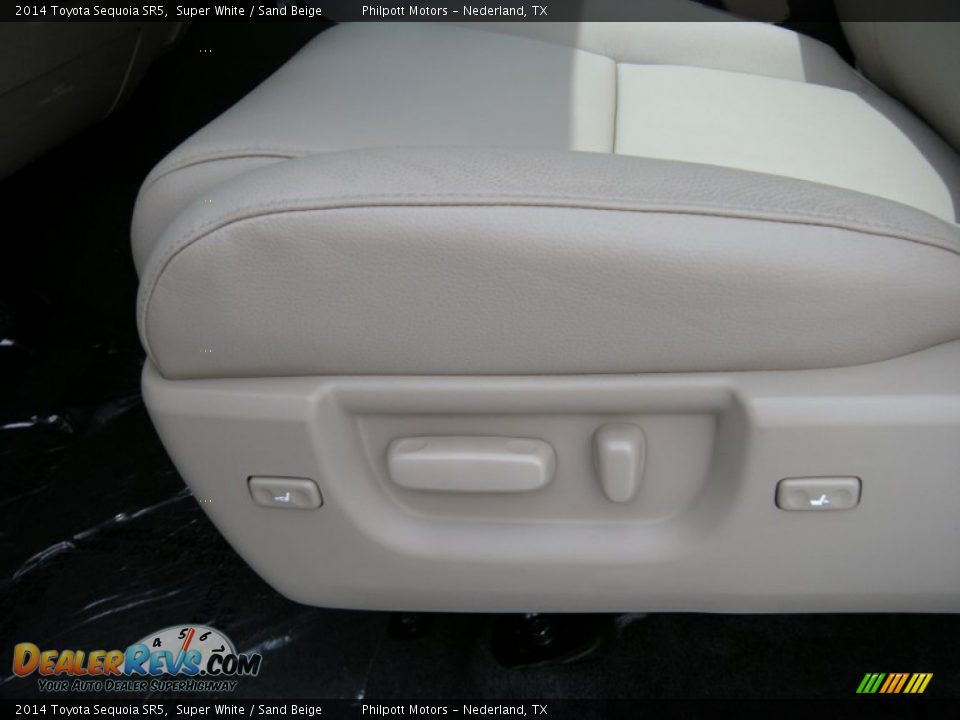 2014 Toyota Sequoia SR5 Super White / Sand Beige Photo #30