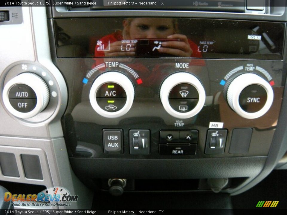 2014 Toyota Sequoia SR5 Super White / Sand Beige Photo #35