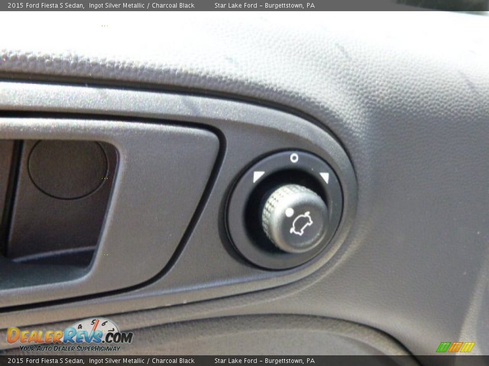 2015 Ford Fiesta S Sedan Ingot Silver Metallic / Charcoal Black Photo #15