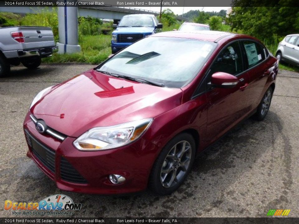 2014 Ford Focus SE Sedan Ruby Red / Charcoal Black Photo #4