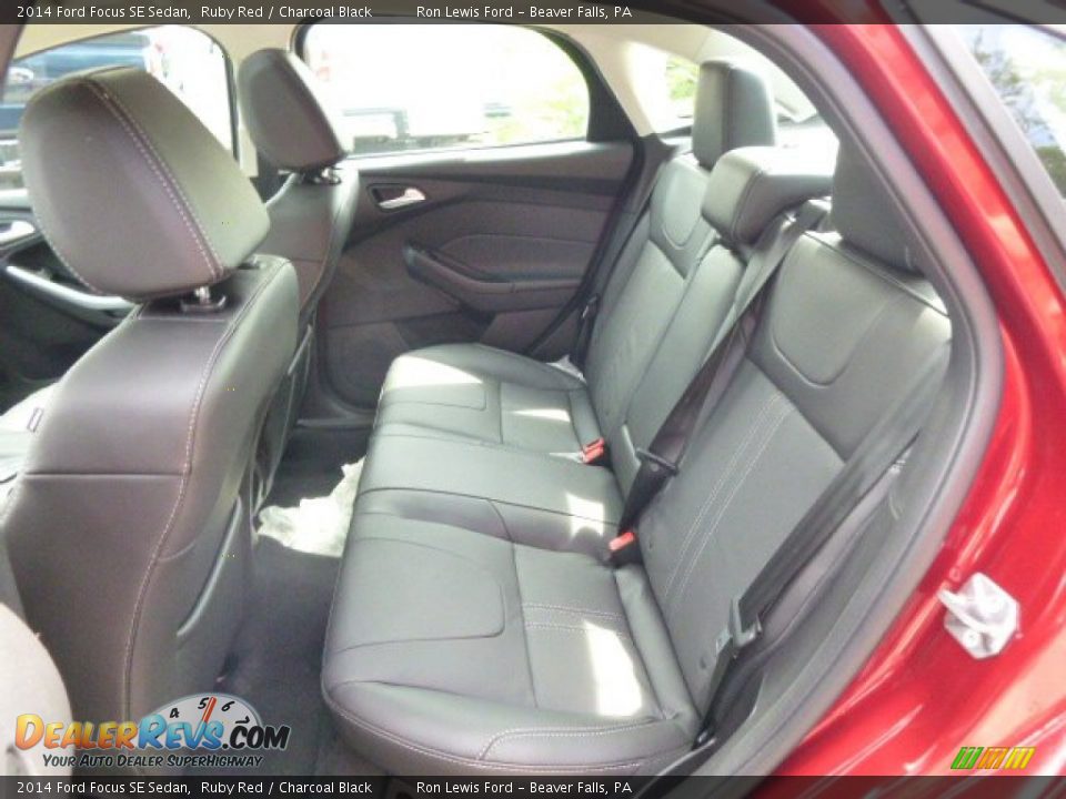 2014 Ford Focus SE Sedan Ruby Red / Charcoal Black Photo #11