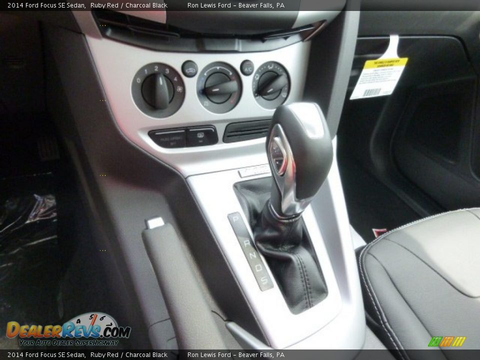 2014 Ford Focus SE Sedan Ruby Red / Charcoal Black Photo #16