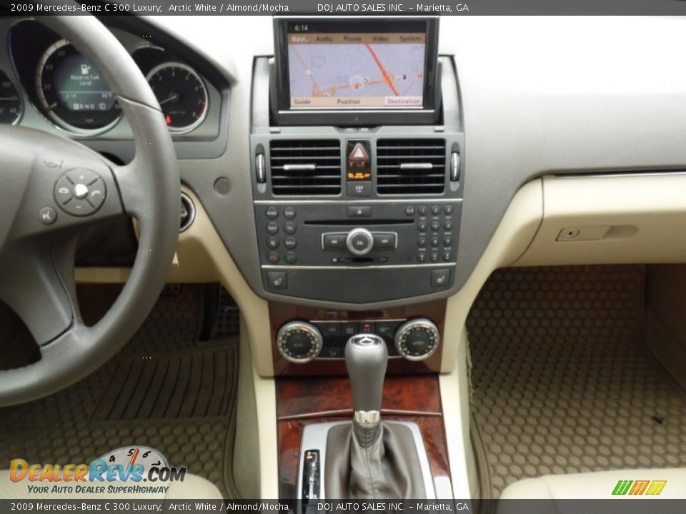 2009 Mercedes-Benz C 300 Luxury Arctic White / Almond/Mocha Photo #17