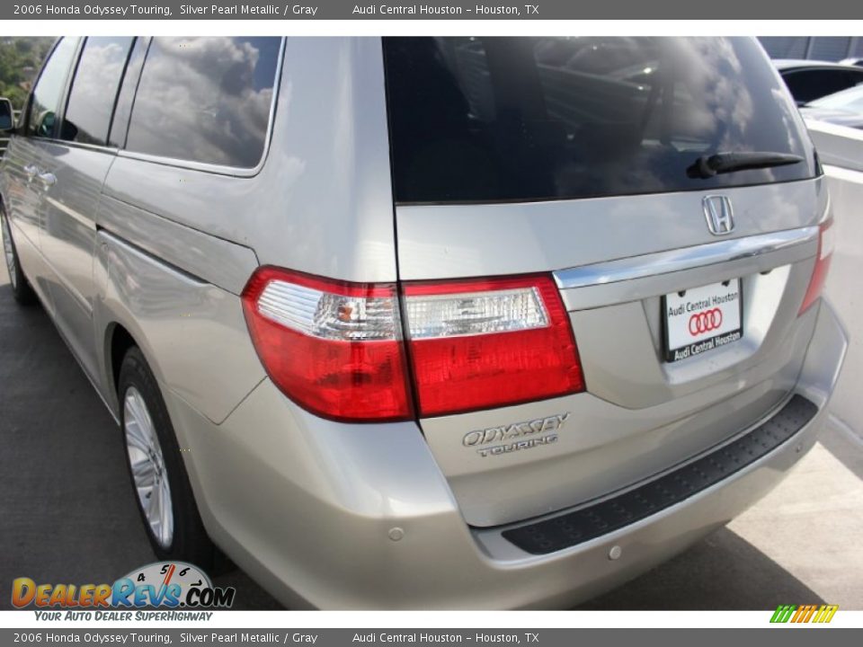 2006 Honda Odyssey Touring Silver Pearl Metallic / Gray Photo #6