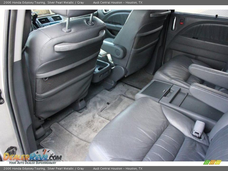 2006 Honda Odyssey Touring Silver Pearl Metallic / Gray Photo #30