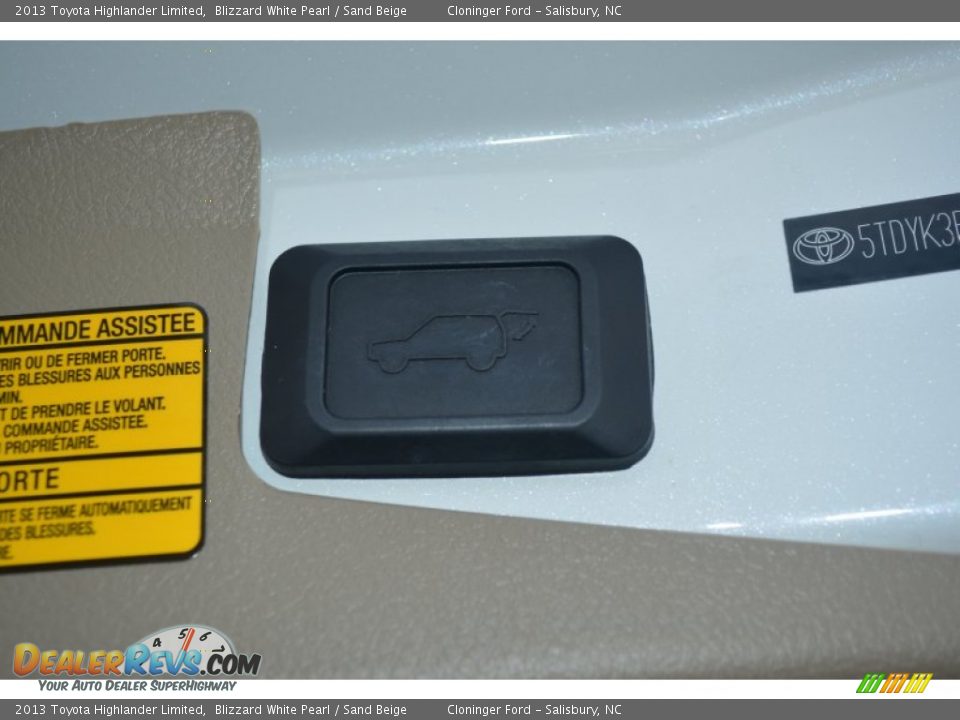 2013 Toyota Highlander Limited Blizzard White Pearl / Sand Beige Photo #13