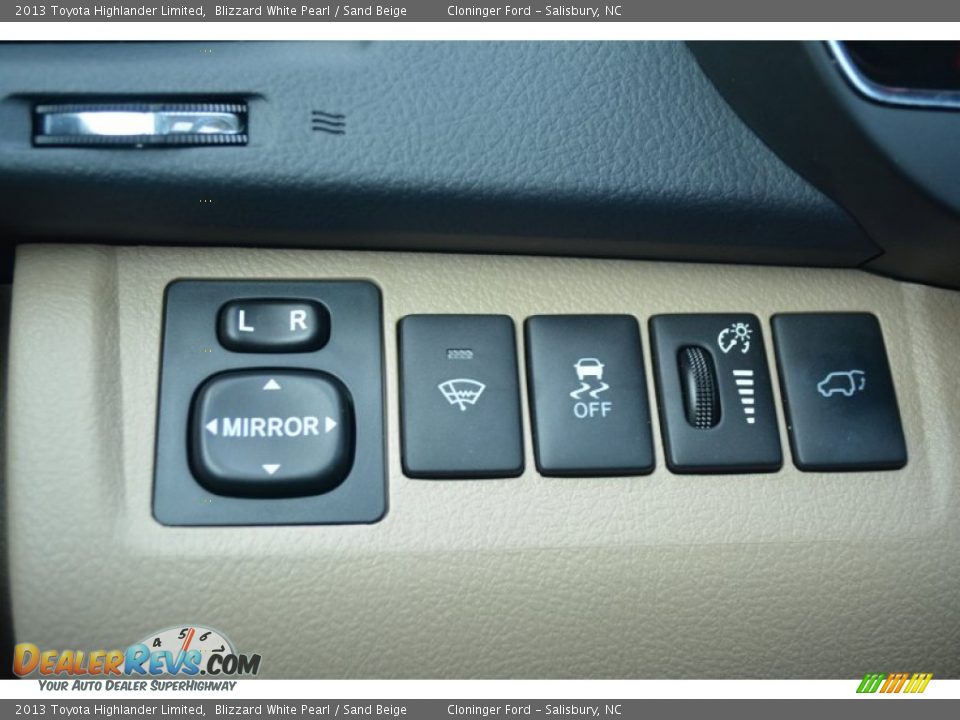 2013 Toyota Highlander Limited Blizzard White Pearl / Sand Beige Photo #31