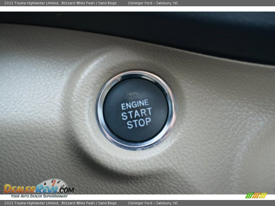 2013 Toyota Highlander Limited Blizzard White Pearl / Sand Beige Photo #33