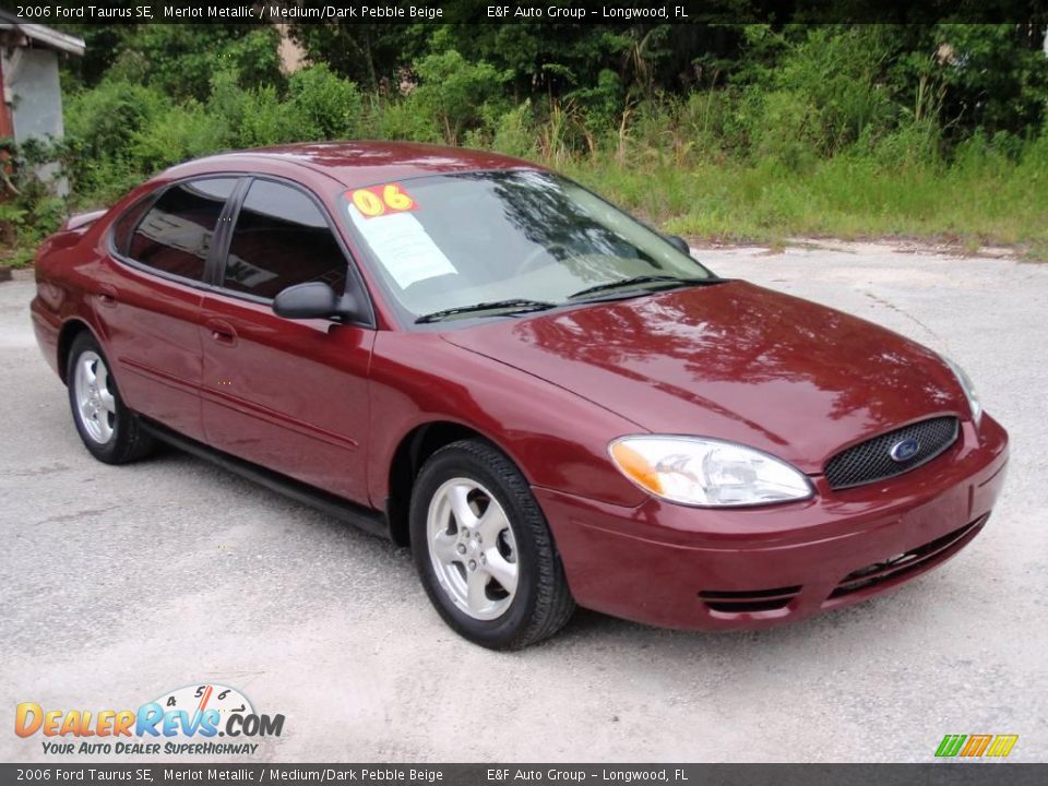 2006 Ford Taurus SE Merlot Metallic / Medium/Dark Pebble Beige Photo #1