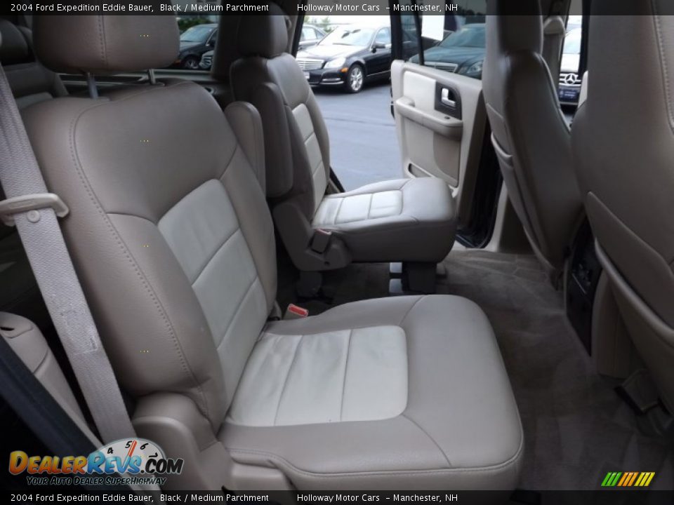 2004 Ford Expedition Eddie Bauer Black / Medium Parchment Photo #10