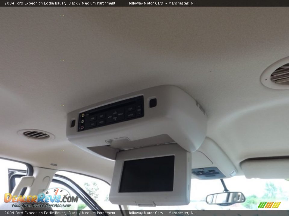 2004 Ford Expedition Eddie Bauer Black / Medium Parchment Photo #11