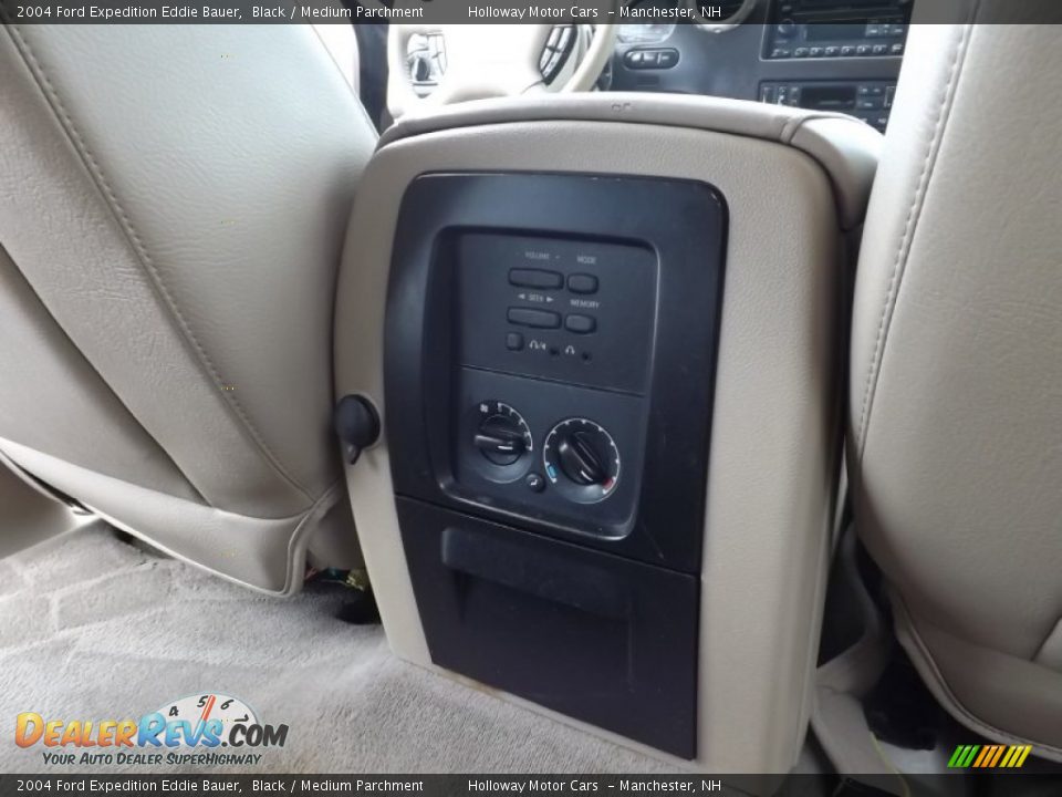 2004 Ford Expedition Eddie Bauer Black / Medium Parchment Photo #12