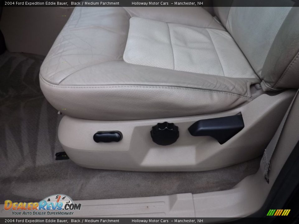 2004 Ford Expedition Eddie Bauer Black / Medium Parchment Photo #18