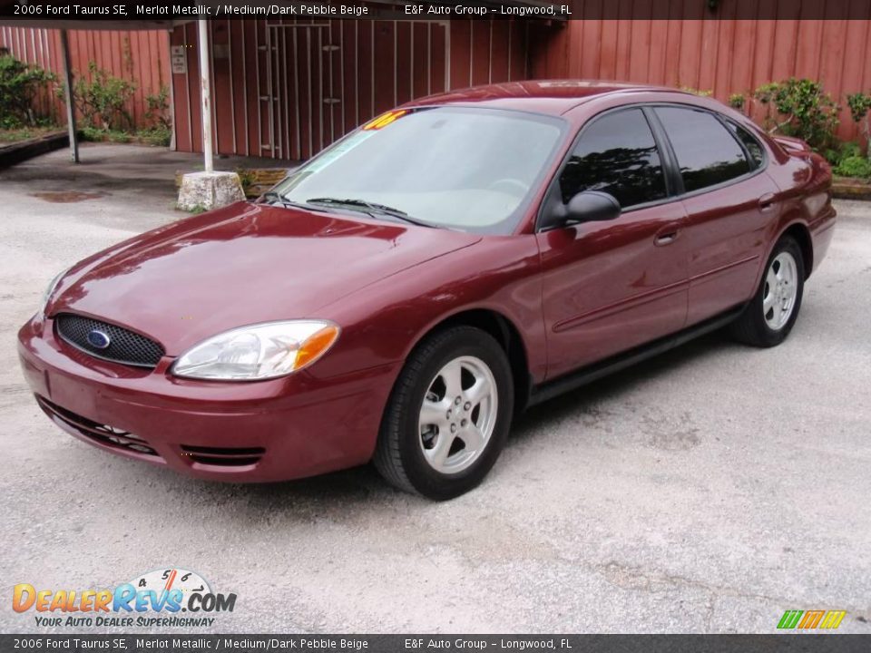 2006 Ford Taurus SE Merlot Metallic / Medium/Dark Pebble Beige Photo #9