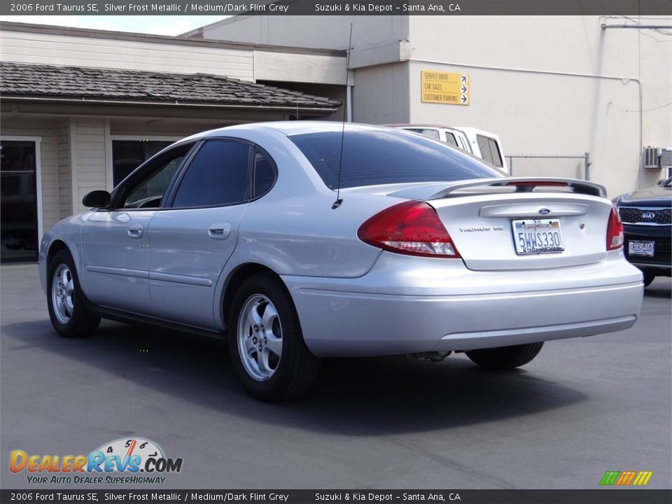 2006 Ford Taurus SE Silver Frost Metallic / Medium/Dark Flint Grey Photo #4