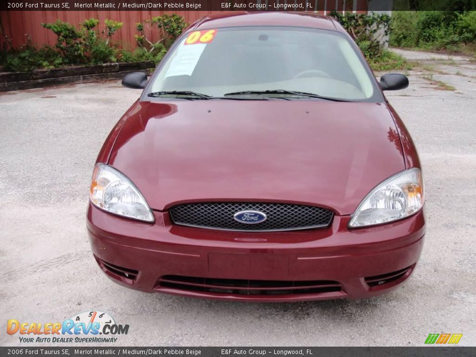 2006 Ford Taurus SE Merlot Metallic / Medium/Dark Pebble Beige Photo #14