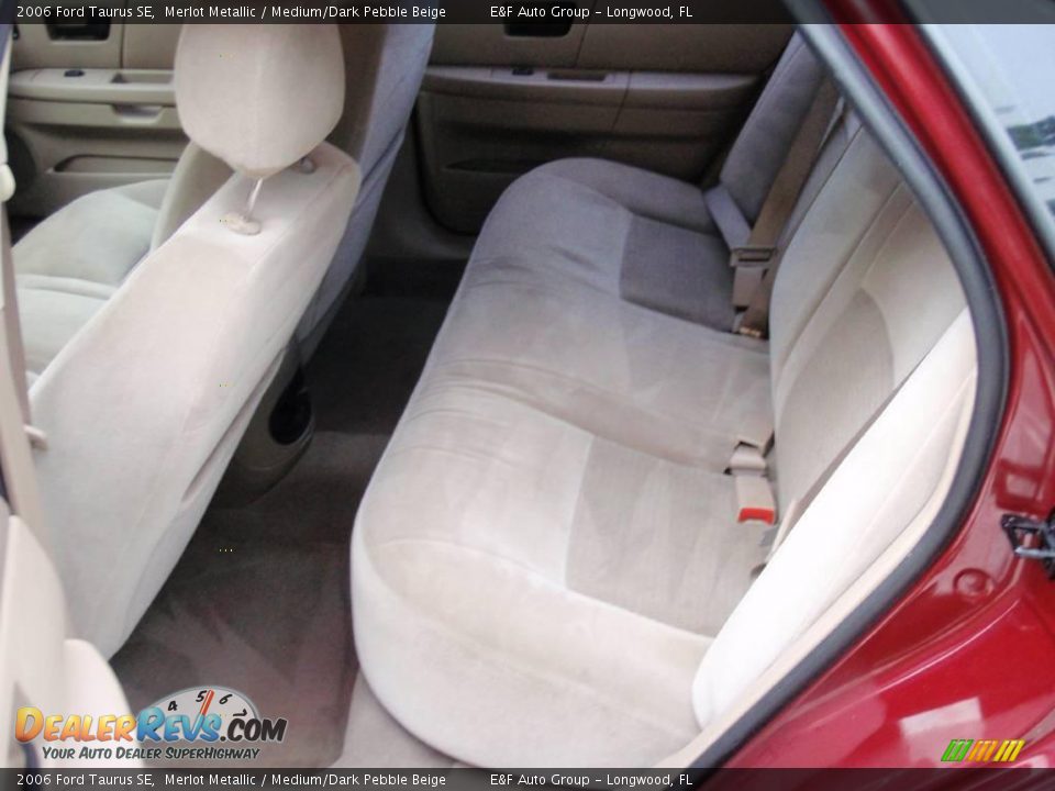 2006 Ford Taurus SE Merlot Metallic / Medium/Dark Pebble Beige Photo #15