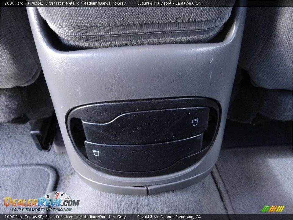 2006 Ford Taurus SE Silver Frost Metallic / Medium/Dark Flint Grey Photo #12