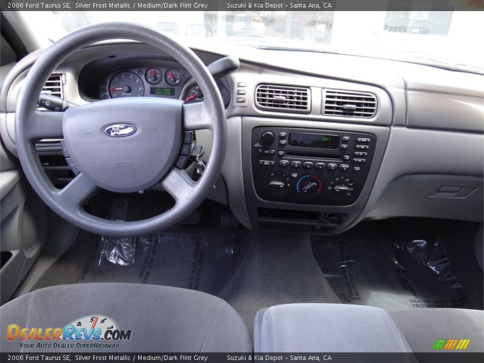 2006 Ford Taurus SE Silver Frost Metallic / Medium/Dark Flint Grey Photo #13