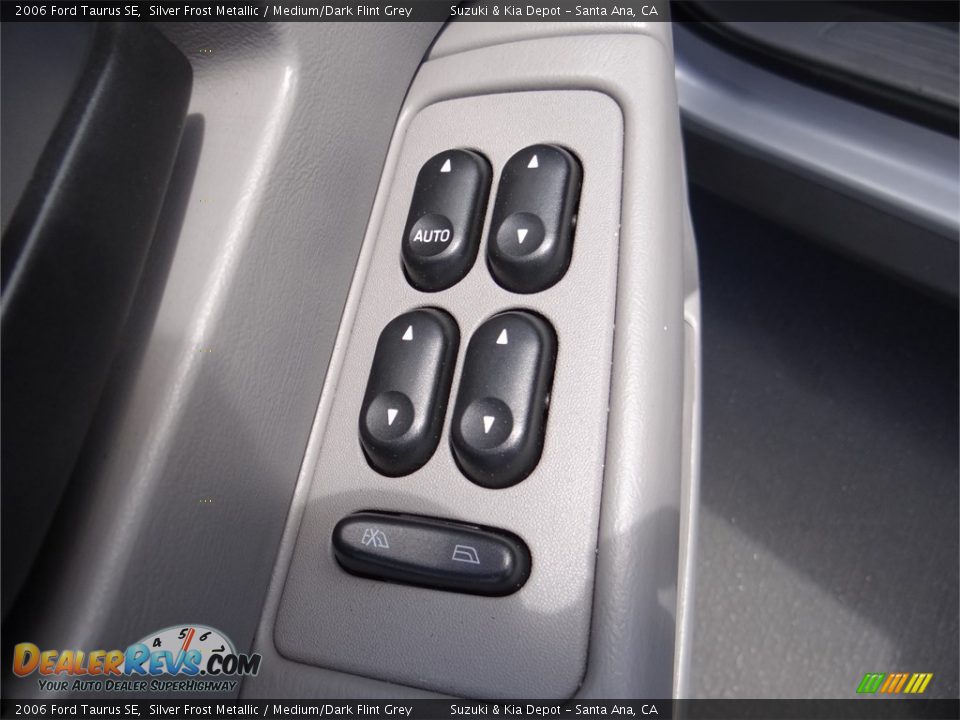 2006 Ford Taurus SE Silver Frost Metallic / Medium/Dark Flint Grey Photo #15