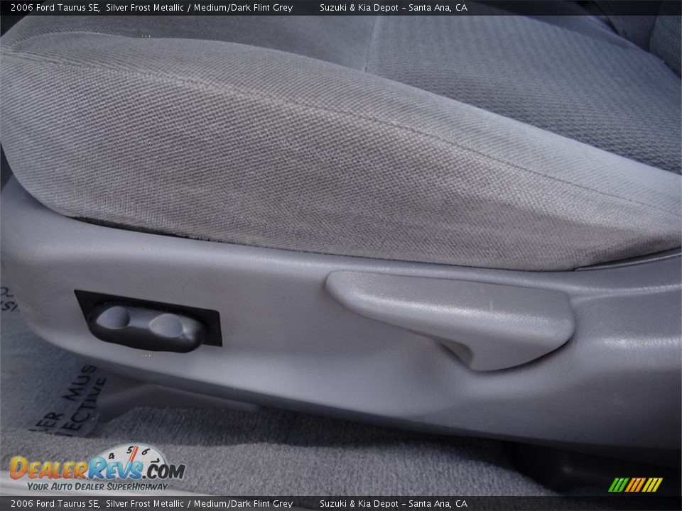 2006 Ford Taurus SE Silver Frost Metallic / Medium/Dark Flint Grey Photo #16
