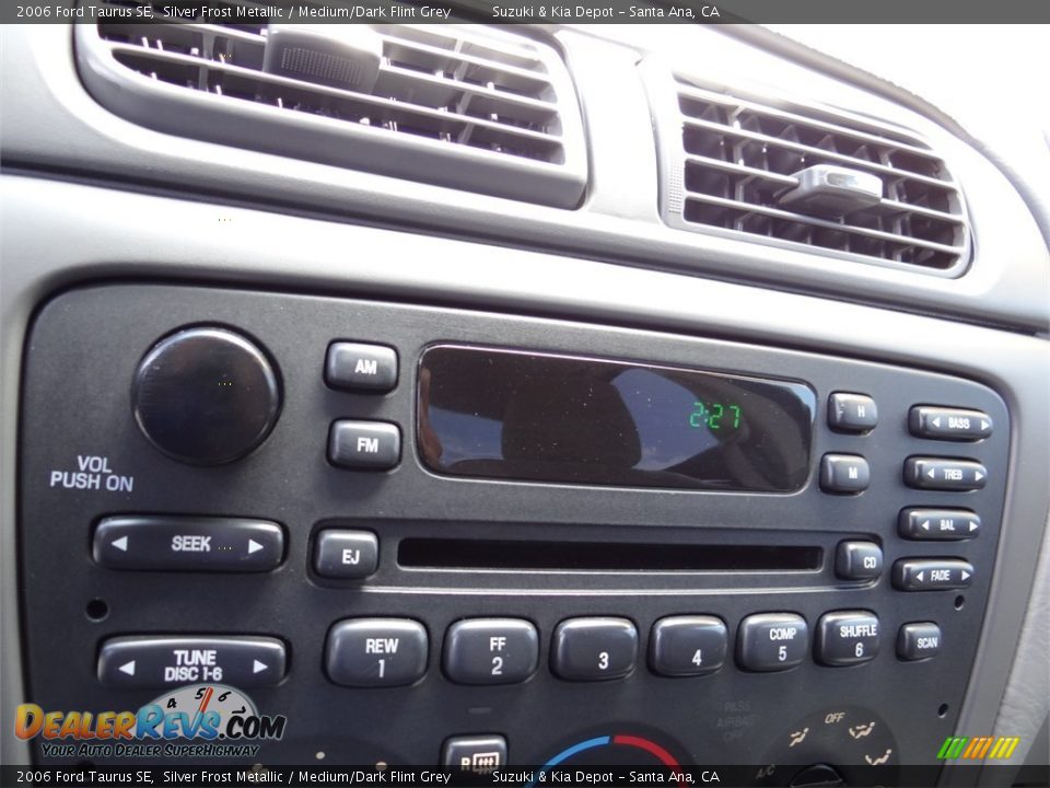 2006 Ford Taurus SE Silver Frost Metallic / Medium/Dark Flint Grey Photo #23
