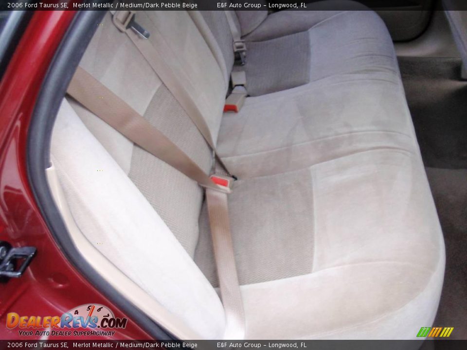 2006 Ford Taurus SE Merlot Metallic / Medium/Dark Pebble Beige Photo #19