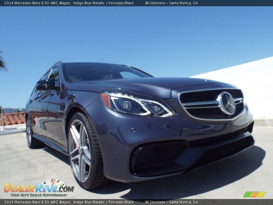 Front 3/4 View of 2014 Mercedes-Benz E 63 AMG Wagon Photo #20