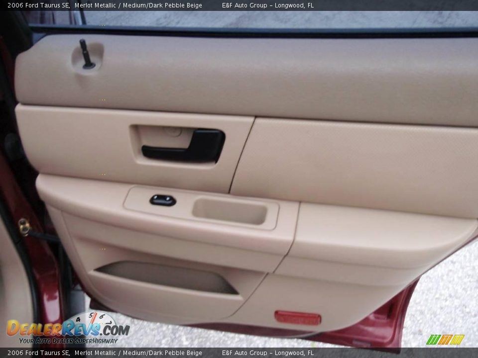 2006 Ford Taurus SE Merlot Metallic / Medium/Dark Pebble Beige Photo #20