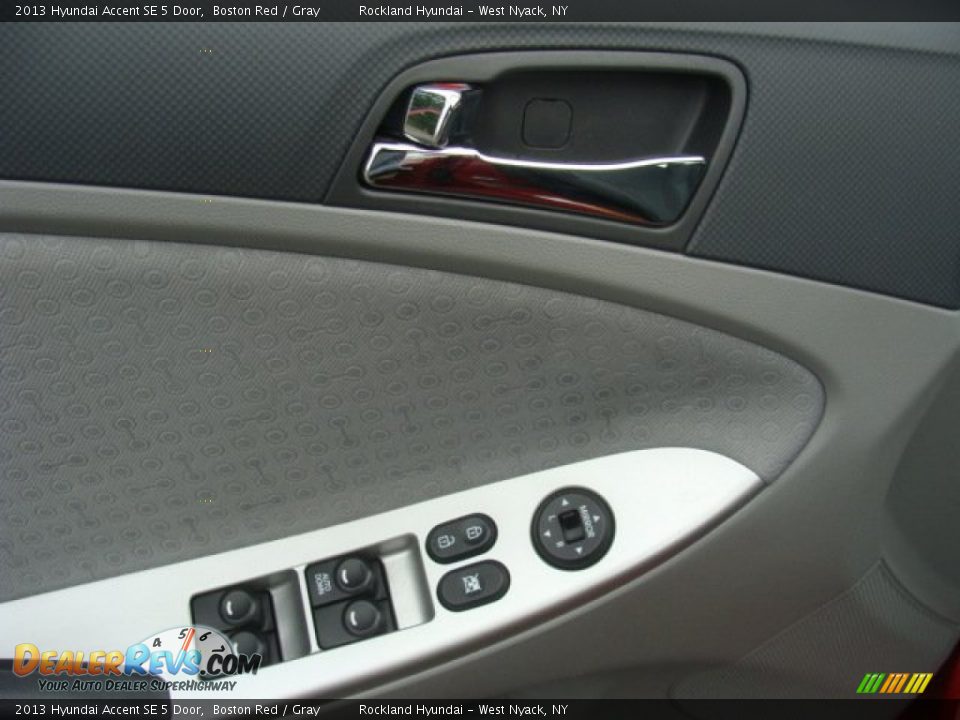 2013 Hyundai Accent SE 5 Door Boston Red / Gray Photo #8