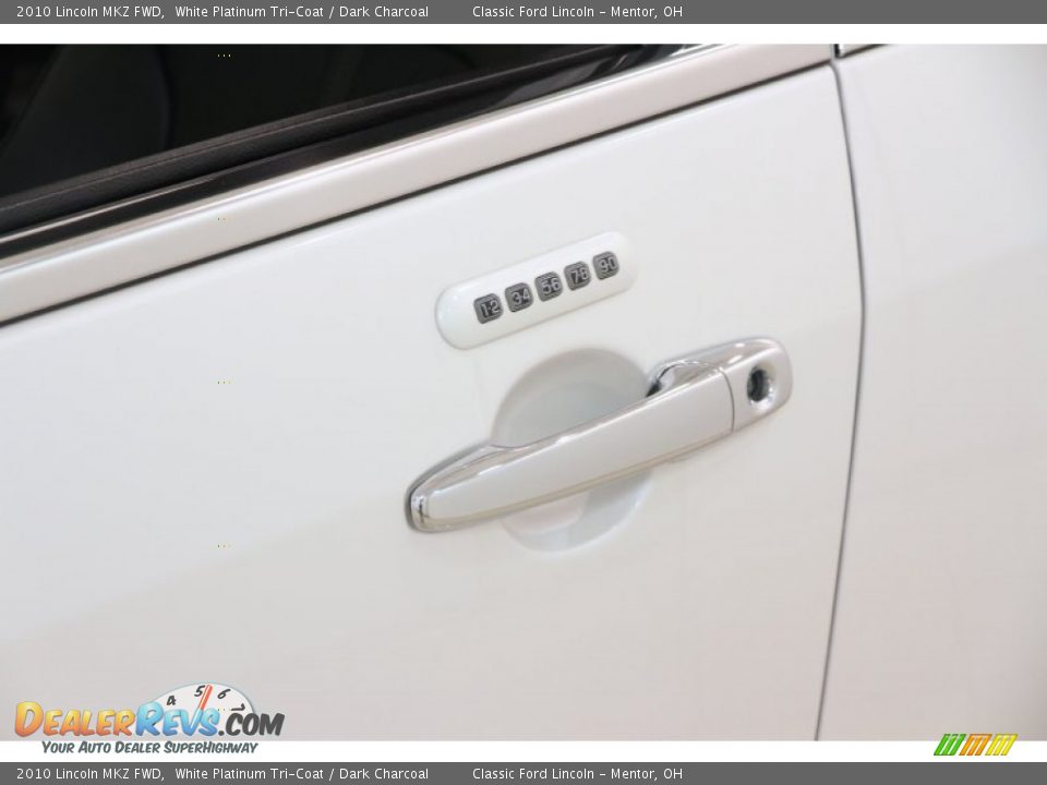 2010 Lincoln MKZ FWD White Platinum Tri-Coat / Dark Charcoal Photo #4