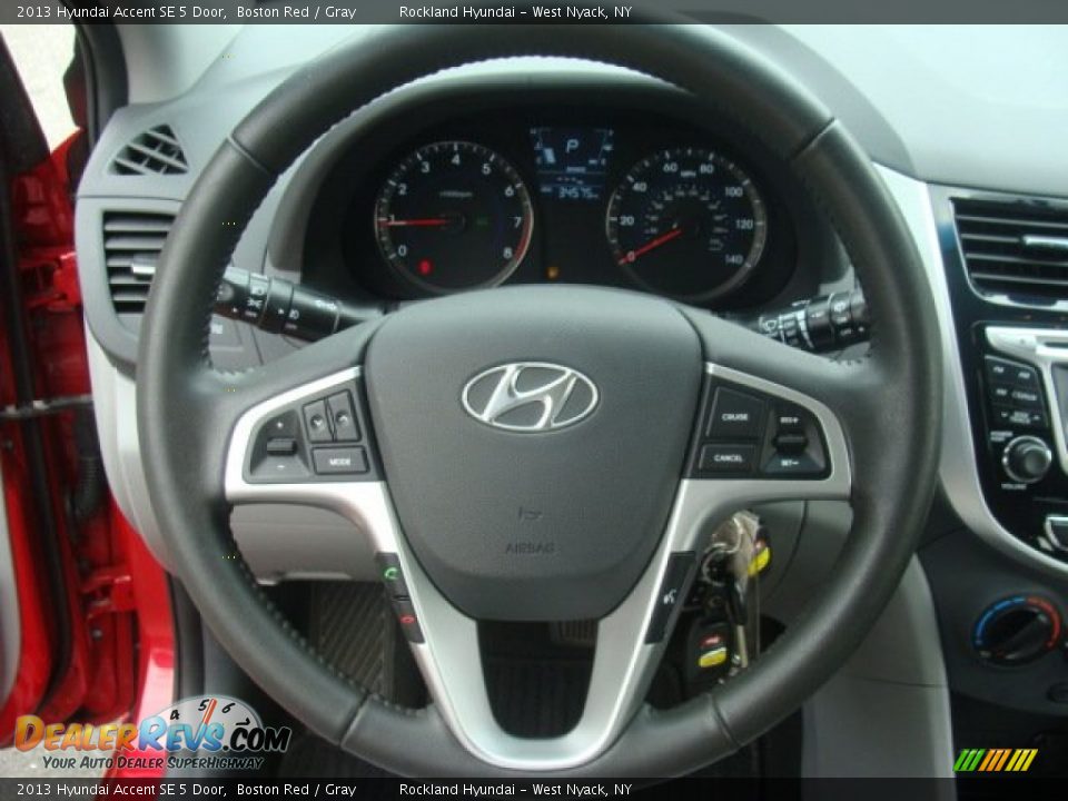 2013 Hyundai Accent SE 5 Door Boston Red / Gray Photo #13