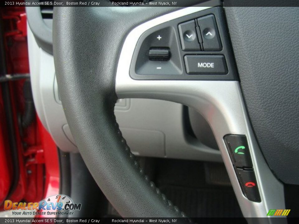 2013 Hyundai Accent SE 5 Door Boston Red / Gray Photo #14