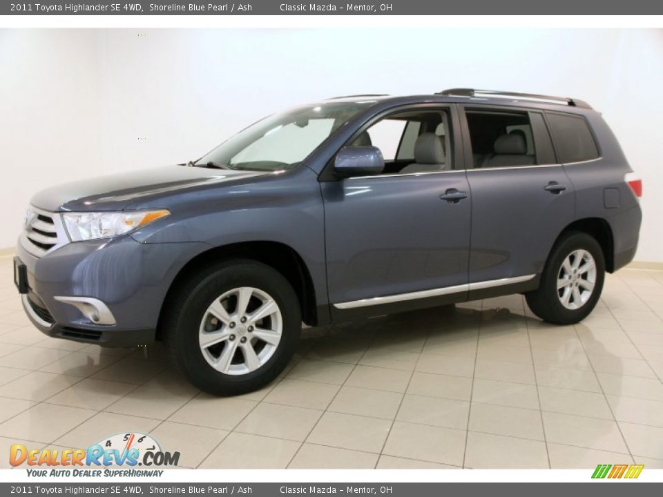 Front 3/4 View of 2011 Toyota Highlander SE 4WD Photo #3