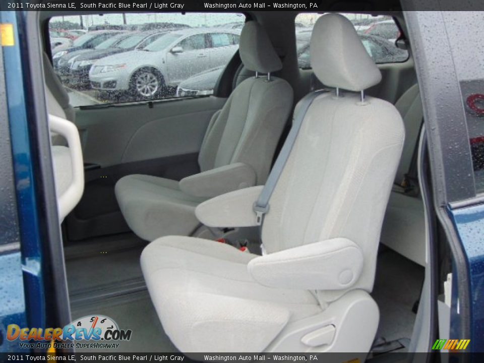2011 Toyota Sienna LE South Pacific Blue Pearl / Light Gray Photo #14