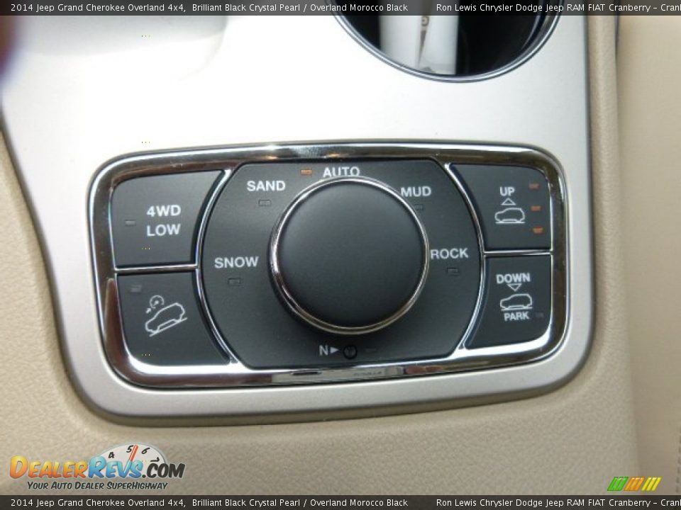 2014 Jeep Grand Cherokee Overland 4x4 Brilliant Black Crystal Pearl / Overland Morocco Black Photo #17