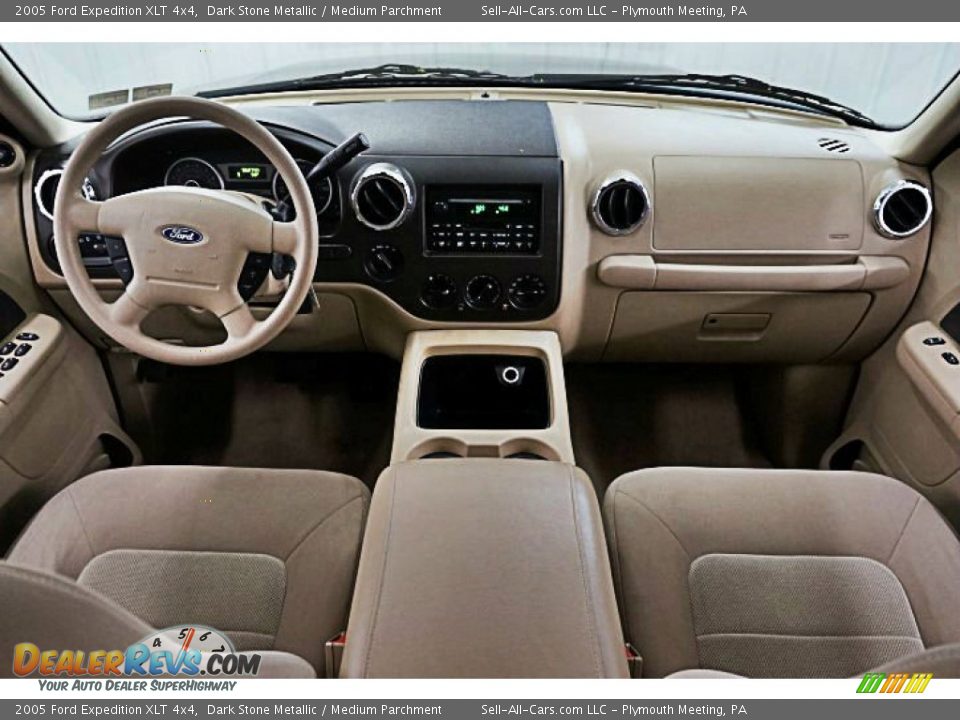 Medium Parchment Interior - 2005 Ford Expedition XLT 4x4 Photo #8