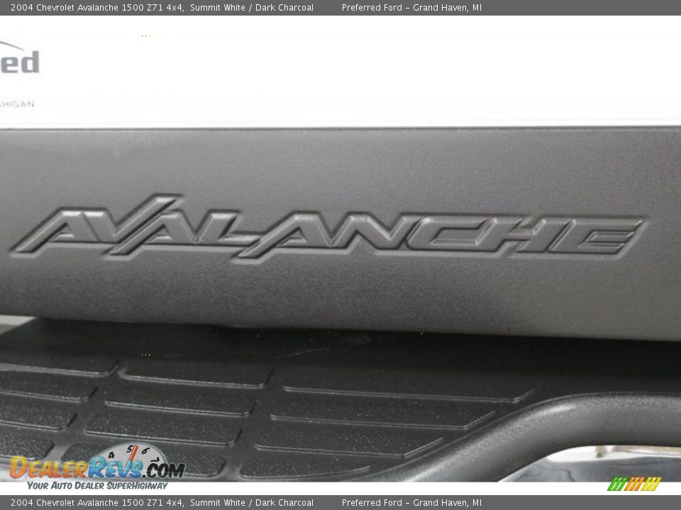 2004 Chevrolet Avalanche 1500 Z71 4x4 Summit White / Dark Charcoal Photo #10