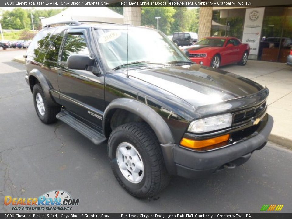 2000 Chevrolet Blazer LS 4x4 Onyx Black / Graphite Gray Photo #2