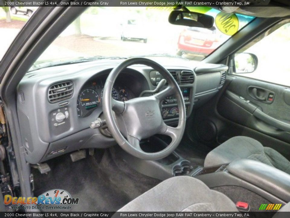 2000 Chevrolet Blazer LS 4x4 Onyx Black / Graphite Gray Photo #12