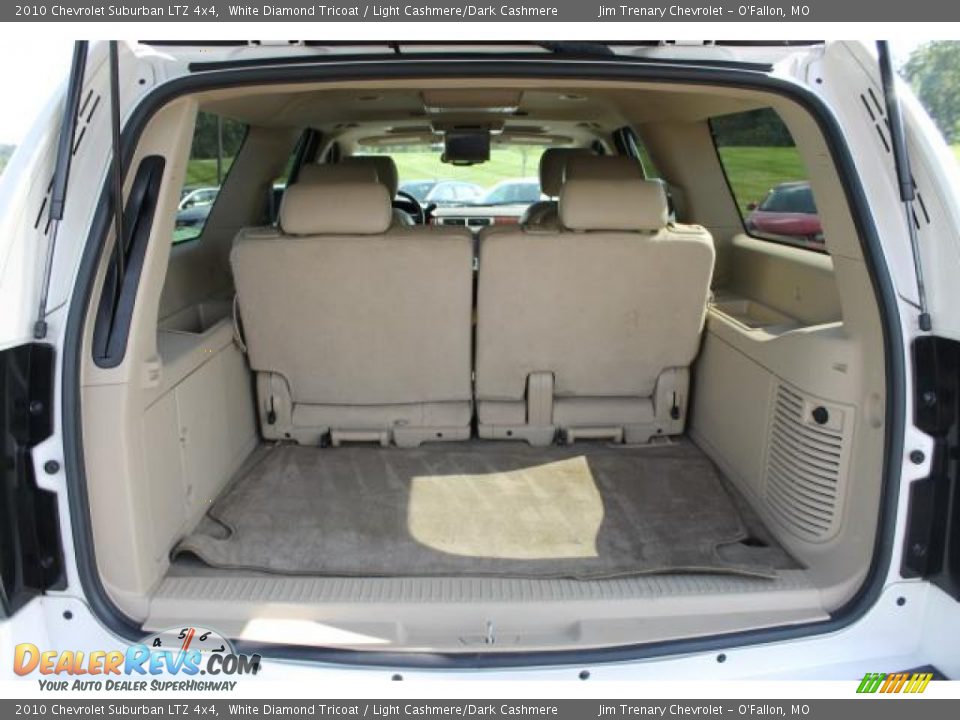 2010 Chevrolet Suburban LTZ 4x4 White Diamond Tricoat / Light Cashmere/Dark Cashmere Photo #5