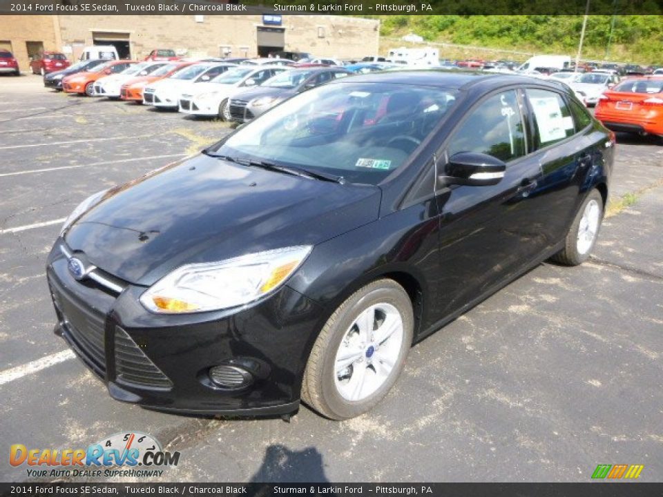 2014 Ford Focus SE Sedan Tuxedo Black / Charcoal Black Photo #5