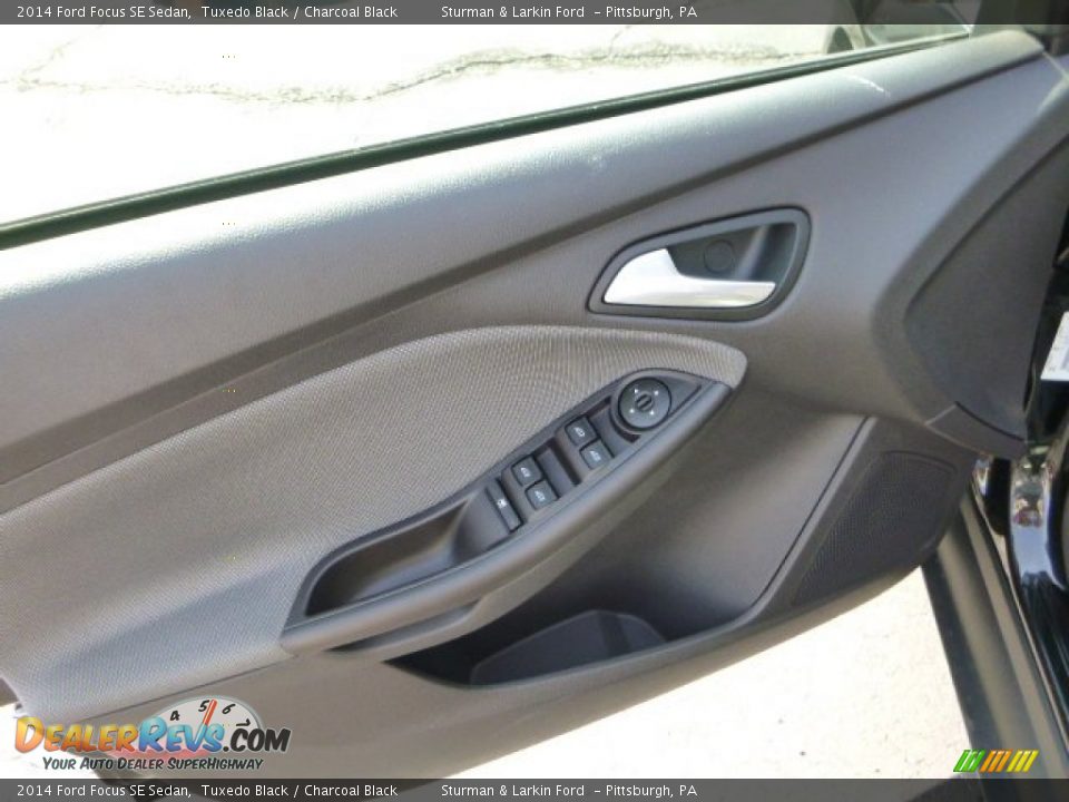 2014 Ford Focus SE Sedan Tuxedo Black / Charcoal Black Photo #11