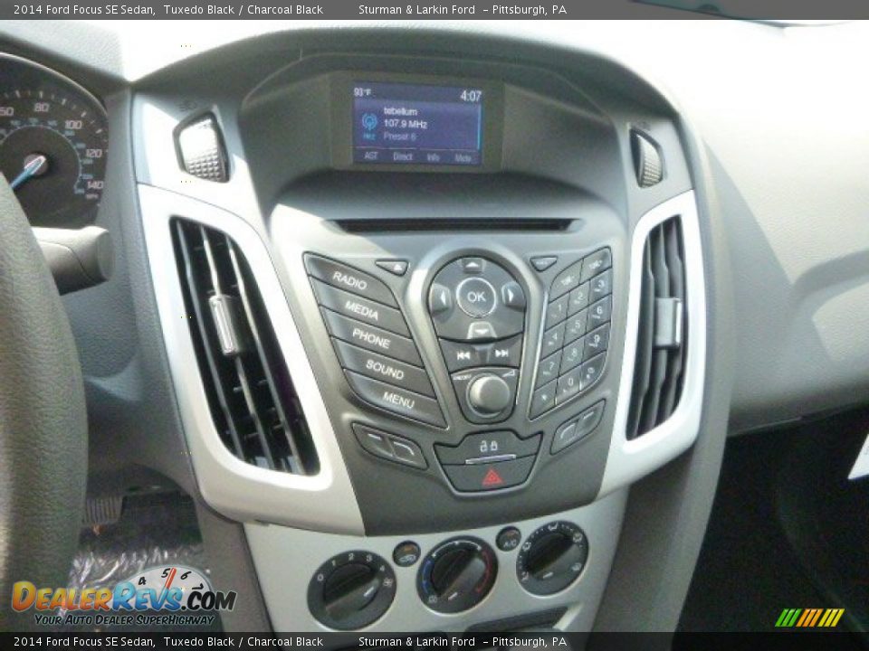 2014 Ford Focus SE Sedan Tuxedo Black / Charcoal Black Photo #13