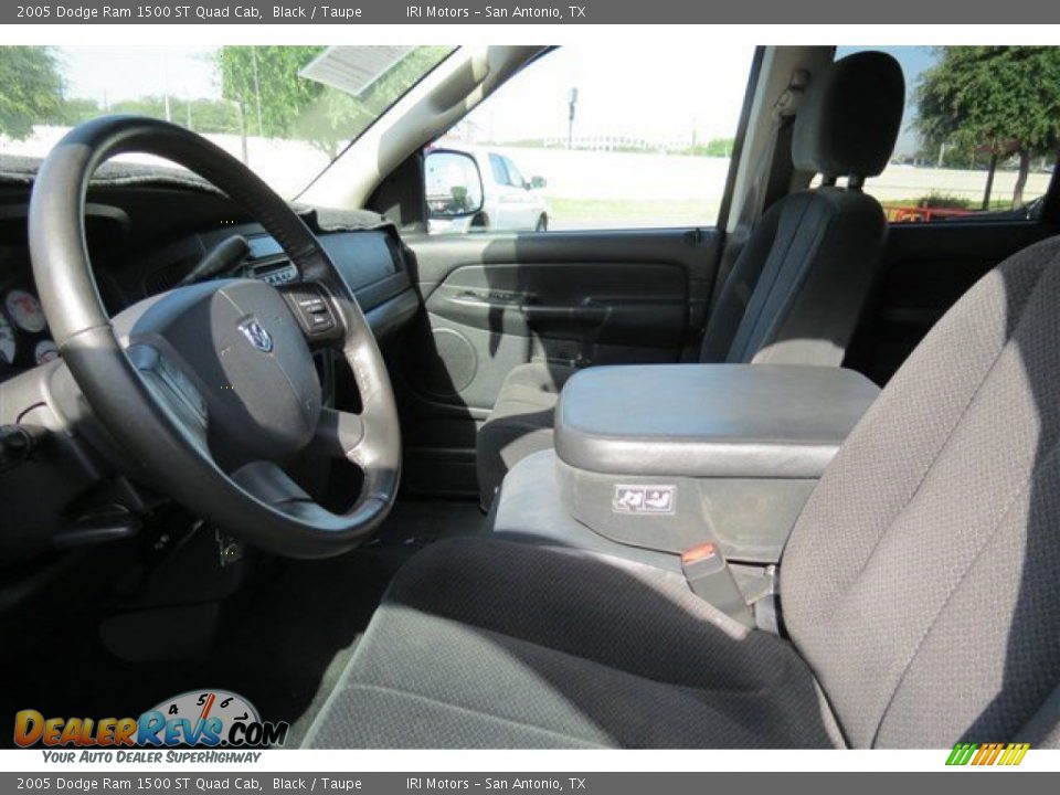 2005 Dodge Ram 1500 ST Quad Cab Black / Taupe Photo #11