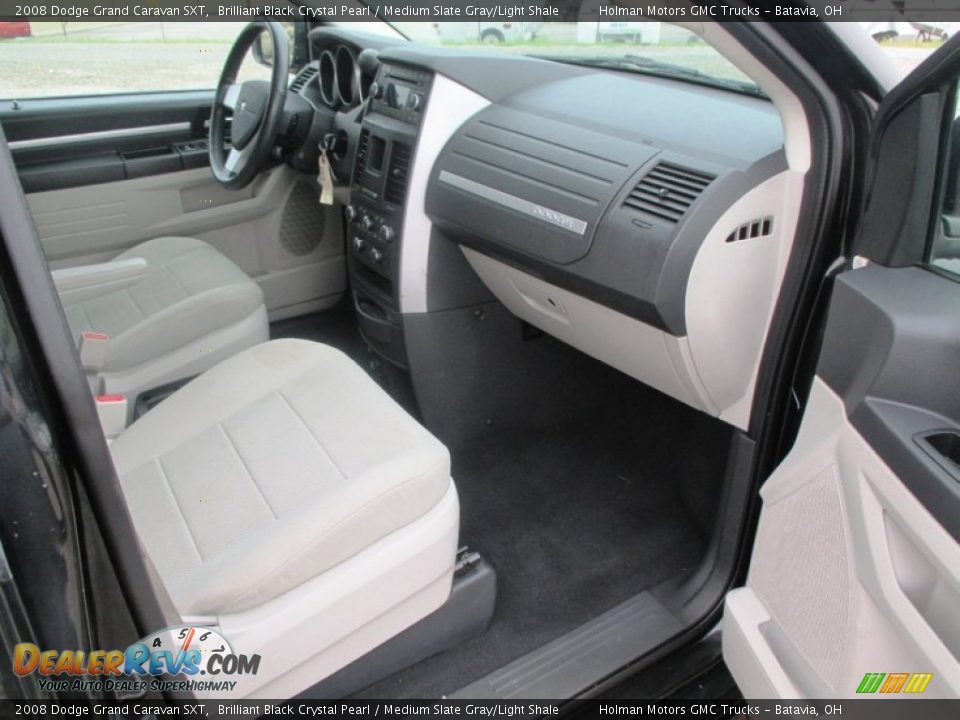 2008 Dodge Grand Caravan SXT Brilliant Black Crystal Pearl / Medium Slate Gray/Light Shale Photo #32