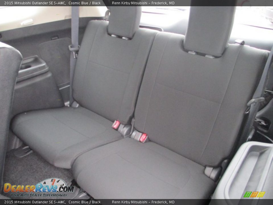 Rear Seat of 2015 Mitsubishi Outlander SE S-AWC Photo #14